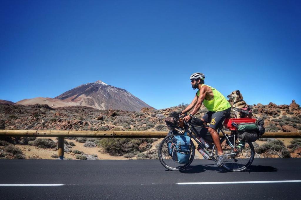 Pablo y su perrita Hippie son <a href="/bikecanine/">Pablo & Hippie</a> 🚶‍♂️🐶y disfrutan muchísimo recorriendo el mundo sobre dos ruedas 🚲 Estarán en las #iatiJGV de #Bilbao para contarnos su forma de viajar y de ver el mundo. ¡No te lo pierdas! bit.ly/2HB5K0M