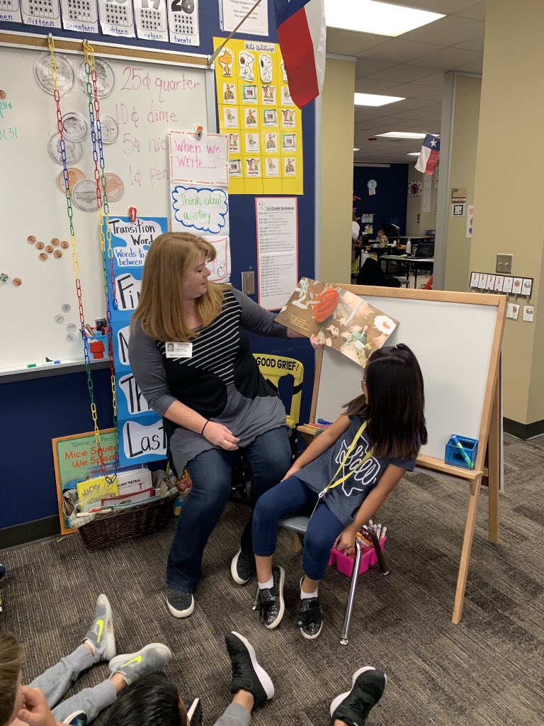 paige_ross03's tweet photo. I love surprising my girl to read to her class with her Nana. I think she was happy. @WarnerCFISD #parentreader #bookstoread #CFISDSpirit #warnerwolves #adoptionrocks #ppcdpara https://t.co/hTgj67vLwW