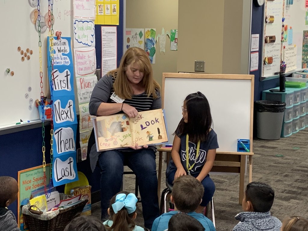 paige_ross03's tweet photo. I love surprising my girl to read to her class with her Nana. I think she was happy. @WarnerCFISD #parentreader #bookstoread #CFISDSpirit #warnerwolves #adoptionrocks #ppcdpara https://t.co/hTgj67vLwW