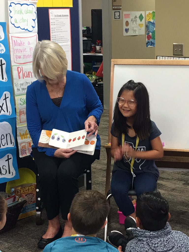 paige_ross03's tweet photo. I love surprising my girl to read to her class with her Nana. I think she was happy. @WarnerCFISD #parentreader #bookstoread #CFISDSpirit #warnerwolves #adoptionrocks #ppcdpara https://t.co/hTgj67vLwW