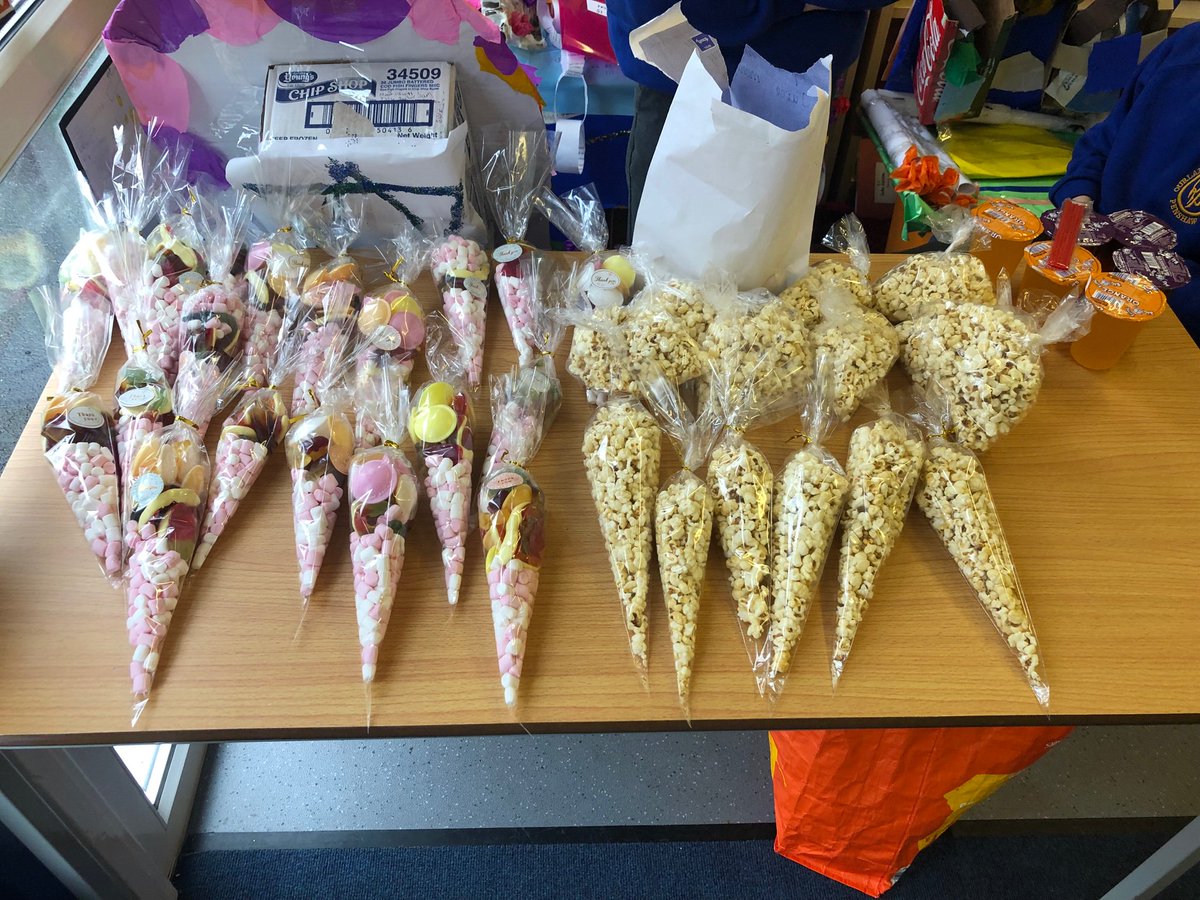 OlqopPrimary's tweet photo. Let the next set of gaming lunches commence! 🎮🎲 #Lenterprise #StCuthbertsHospice
#HimidClass https://t.co/YiDe1Bw1qo