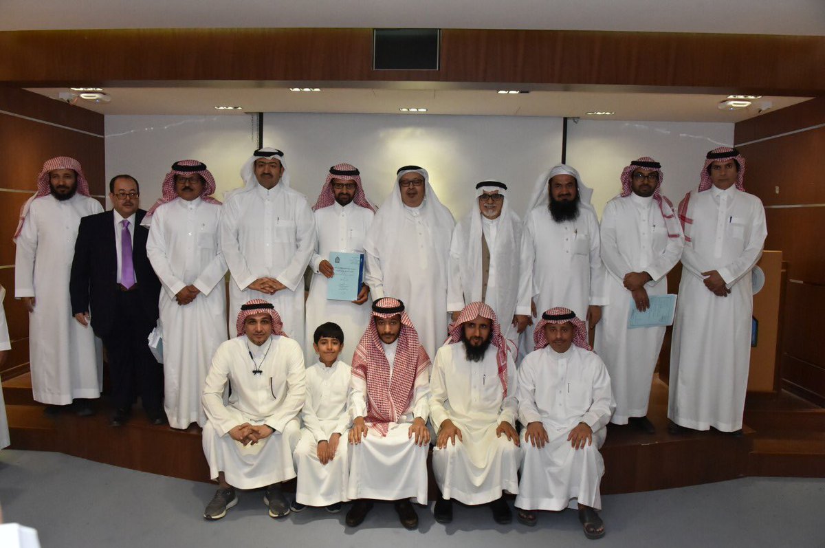 Dr_Alshathre's tweet photo. بحمدالله وتوفيقه حصلت على درجة الدكتوراه من قسم الصحافة والنشر الإلكتروني بكلية الإعلام والاتصال بجامعة الإمام بتقدير(ممتاز)مع مرتبة الشرف الأولى والتوصية بالطباعة..وعنوان الرسالة:
"استراتيجيات خطاب العنف والتطرف في شبكات التواصل الاجتماعي ودوافع التعرض له دراسة تحليلية ميدانية". https://t.co/6igez0QriX