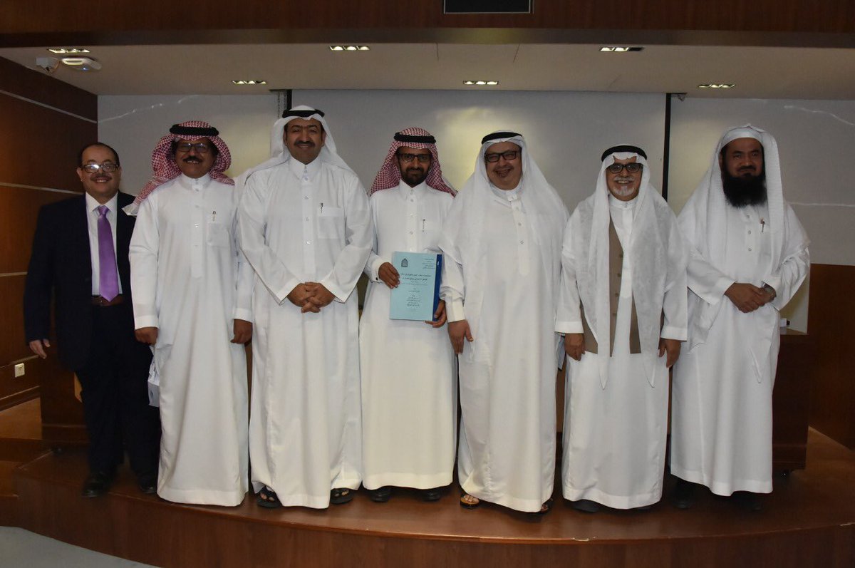 Dr_Alshathre's tweet photo. بحمدالله وتوفيقه حصلت على درجة الدكتوراه من قسم الصحافة والنشر الإلكتروني بكلية الإعلام والاتصال بجامعة الإمام بتقدير(ممتاز)مع مرتبة الشرف الأولى والتوصية بالطباعة..وعنوان الرسالة:
"استراتيجيات خطاب العنف والتطرف في شبكات التواصل الاجتماعي ودوافع التعرض له دراسة تحليلية ميدانية". https://t.co/6igez0QriX