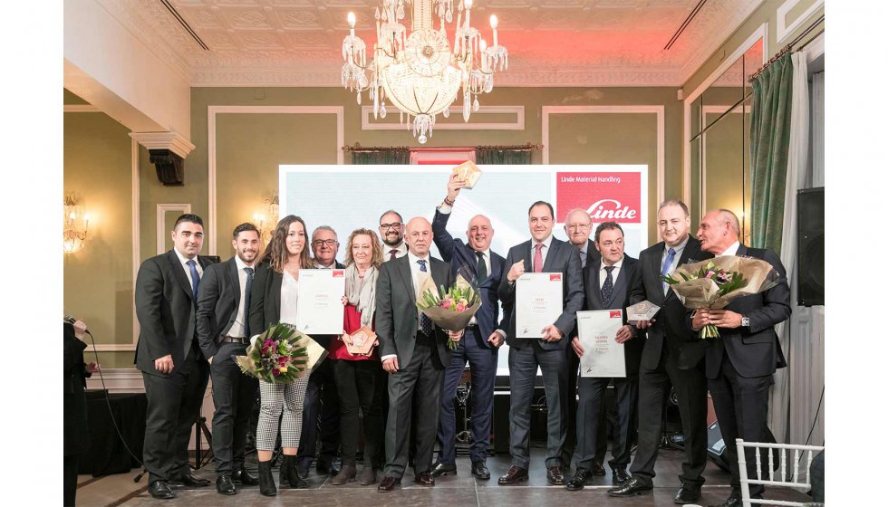 myaLogistica's tweet photo. #Felicitamos al concesionario oficial @seyce_linde de @Linde_MH , reconocido con el Premio #LindeDiamond @TalleresLozano de la #Rioja y @CarelsaLINDE de #Murcia #Alicante #Almería @kion_group 
https://t.co/Hp8RcVMp9y https://t.co/gMwHApRiGh
