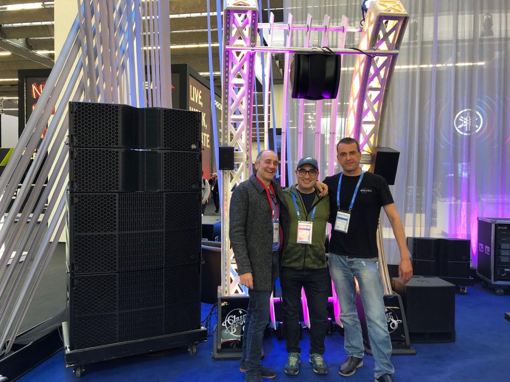 instalia_eu's tweet photo. Más momentos en @pls_frankfurt 2019, estamos con
#FrancescGüellLlobera y #JosepMariaSerra de #VTècnics en Ruta distribuidores oficiales en España de @ClairBrothersID . 😎😎😎
#Prolight #ProlightSound2019 #ProlightSoundFranckfurt #AltavocesProfesionalesVtècnics https://t.co/G8e3M2Unq2