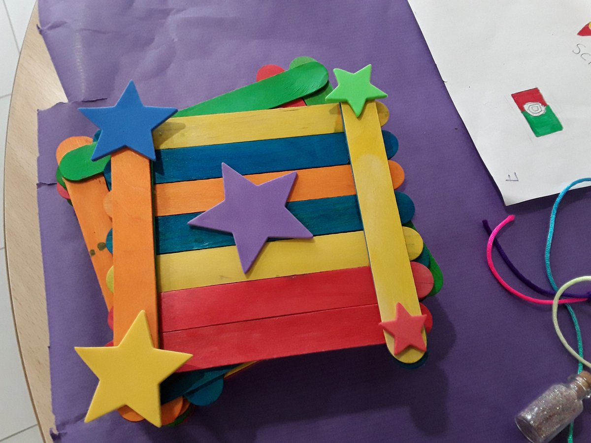 La cooperativa de 5º del Ceip Vadorrey Les Allées: Y.E.S. tiene ya un montón de prototipos... ya nos estamos poniendo en marcha para producir nuestros increíbles productos!