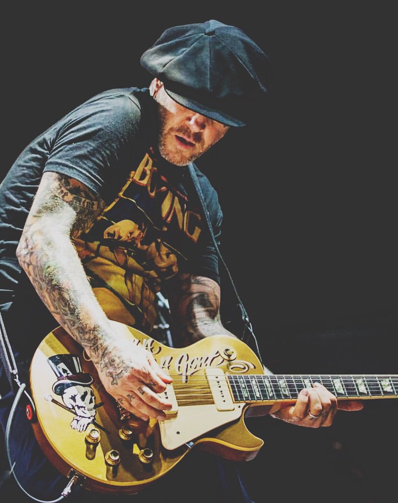 Happy birthday to Social Distortion founder, lead vocalist, lead guitarist, producer and songwriter Mike Ness. 