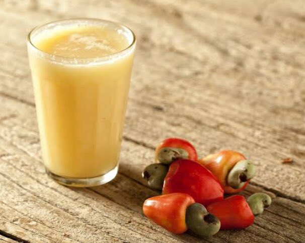 Mumbaiguru's tweet photo. Cashew juice
Tried in Goa for the first time
Our friend
Went to #Siolim to get some for us to taste
Quite ๐ #cashew #caju #fruitjuice #goa #onlyingoa @goatourismtdg #followmyfoodietravels https://t.co/Tf0EApd5kR