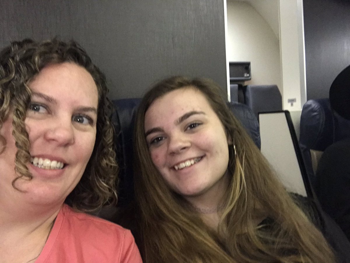 marywilson80's tweet photo. Rise Up! โญ๏ธ Chicago bound!! Hamilton is our jamilton!! #hamilton #dallastochicago #honararyschuylersisters @Lin_Manuel @HamiltonMusical https://t.co/WRiQbdecZn