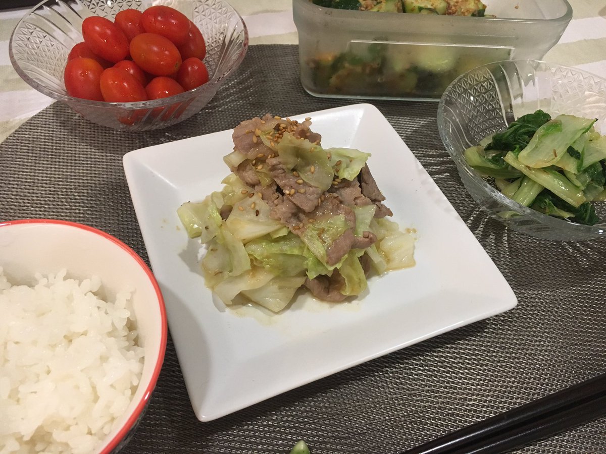 mayu_taiwan's tweet photo. 👩🏻‍🍳〔 #mayukitchen 〕
今日から旦那さんの遅番シフトがスタート😭 帰りは22:30くらいになる模様…😨 夜食程度でいいみたいで、ごはん1人分+夜食分を作りました…😯1人分+夜食分ってすごい難しい… ごはん1合しか炊かなかった…！電子レンジやっぱり買うかなぁ…🤔
#Twitter家庭料理部 https://t.co/bL6hNAArXW