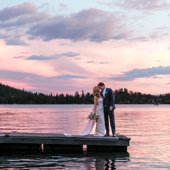 BBoutiqueEvents's tweet photo. You're getting married! Have you thought about what time of day you'd like your ceremony? @MarthaWeddings suggests an evening #weddingceremony. Find out why here: https://t.co/Eijssytyez #EveningWedding #TorontoWeddingPlanner #SoonToBeWed https://t.co/kSuwrsHBIa