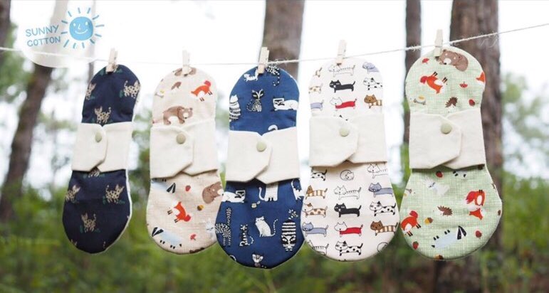 Pooh_The_Flat's tweet image. รีวิว ผ้าอนามัย แบบใช้แล้วซัก สำหรับสายรักษ์โลก ลดขยะ ตัวนี้พี่สาวซื้อมาให้ค่ะ เหมือนผ้าอนามัยปกติแค่เป็นผ้า ซึมซับได้ปกติ ส่วนที่มีลายจะเป็นส่วนที่อยู่ติดกับกางเกงในค่ะ อันนี้ยี่ห้อ sunny cotton ค่ะ มีต่อ #ไว้รีวิวห้ามขายของโว้ยย