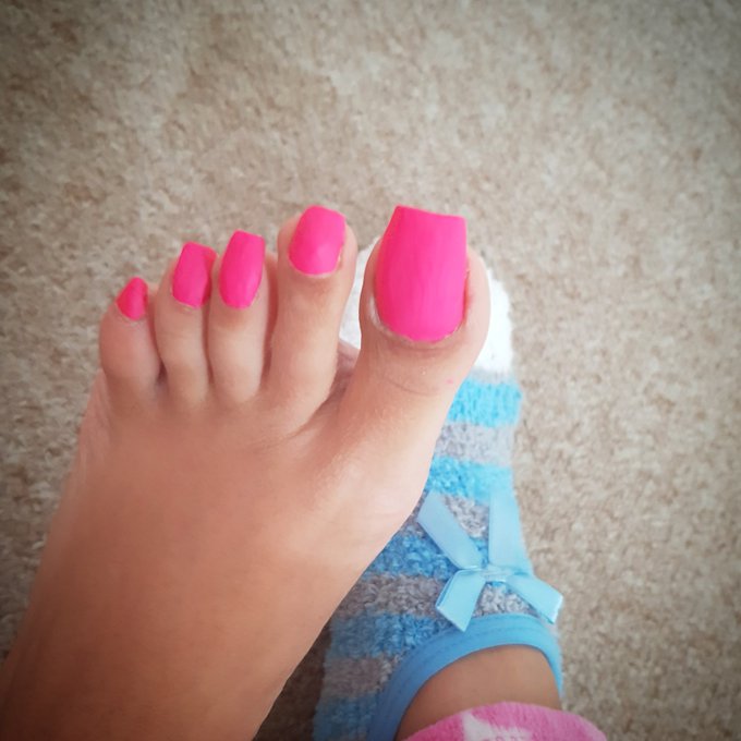 Pinky 💗 . #GoddessReem #FootGoddess #FootFetish #LongToeNails #SexyFeet #Seductress  #Manchester #LongToes<a href="/tag/goddessreem"class="tags">#GoddessReem</a><a href="/tag/footgoddess"class="tags">#FootGoddess</a><a href="/tag/footfetish"class="tags">#FootFetish</a><a href="/tag/manchester"class="tags"><span>#manchester</span></a><a href="/tag/sexyfeet"class="tags"><span>#sexyfeet</span></a><a href="/tag/seductress"class="tags"><span>#seductress</span></a><a href="/tag/longtoes"class="tags"><span>#longtoes</span></a>