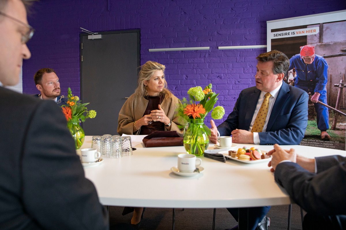 Klanten en medewerkers van Sensire en <a href="/NAAST_je/">NAAST zorg op afstand</a> werden vanmorgen verrast met een bezoek van Koningin Maxima. Zij bezocht de organisatie om kennis te maken met Zorg op afstand:  bit.ly/2YIWGNk <a href="/Menzis/">Coöperatie Menzis</a> <a href="/Slingeland_ZH/">SlingelandZiekenhuis</a> <a href="/DaanDohmen/">Daan Dohmen</a>