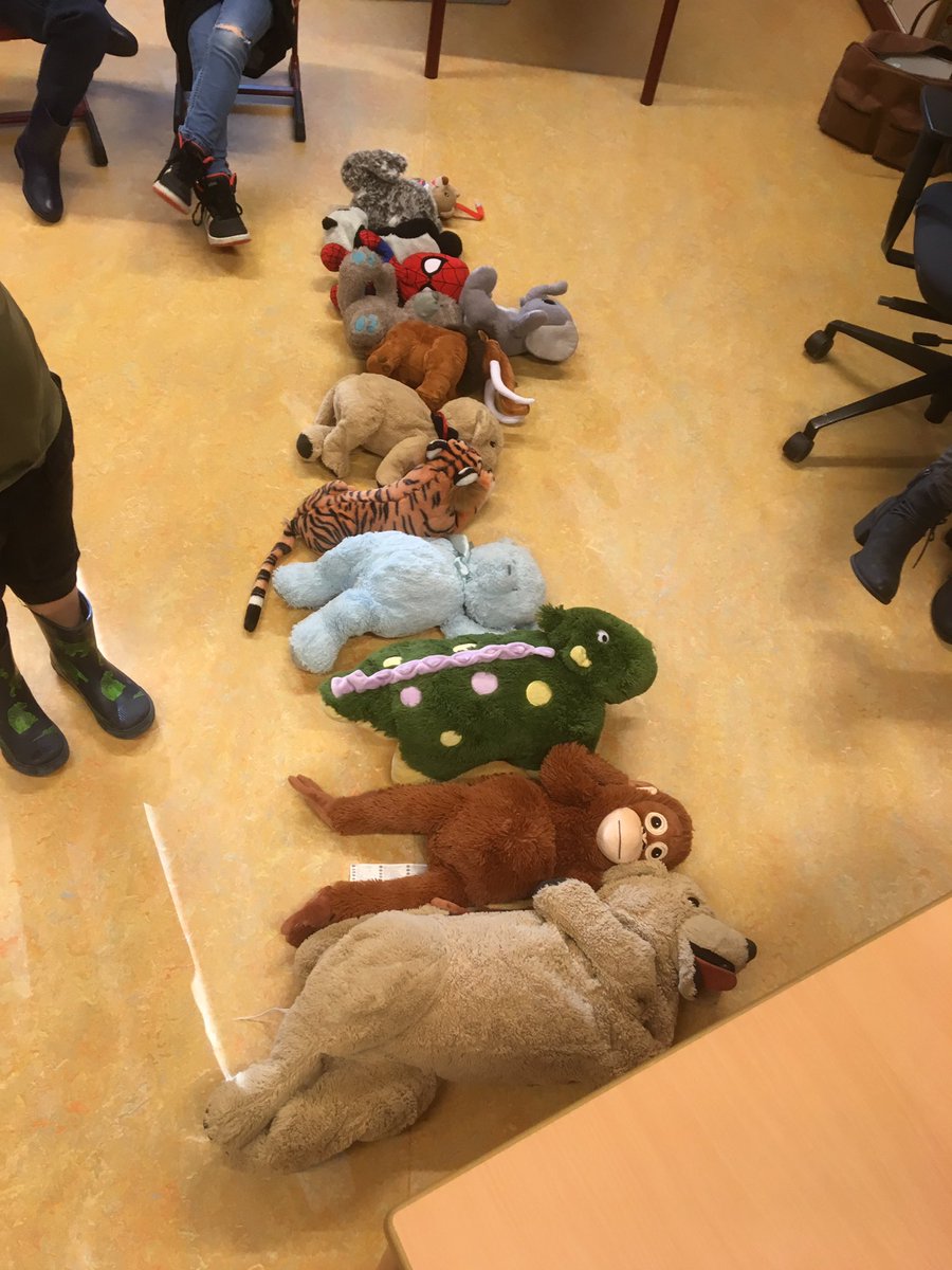 SBODeBurcht's tweet photo. Vandaag hebben we meegedaan met de #GroteRekendag. Zo zijn de kinderen in de #onderbouw druk bezig geweest met verschillende activiteiten met hun knuffel 🐻 https://t.co/tWXnPtuaTM