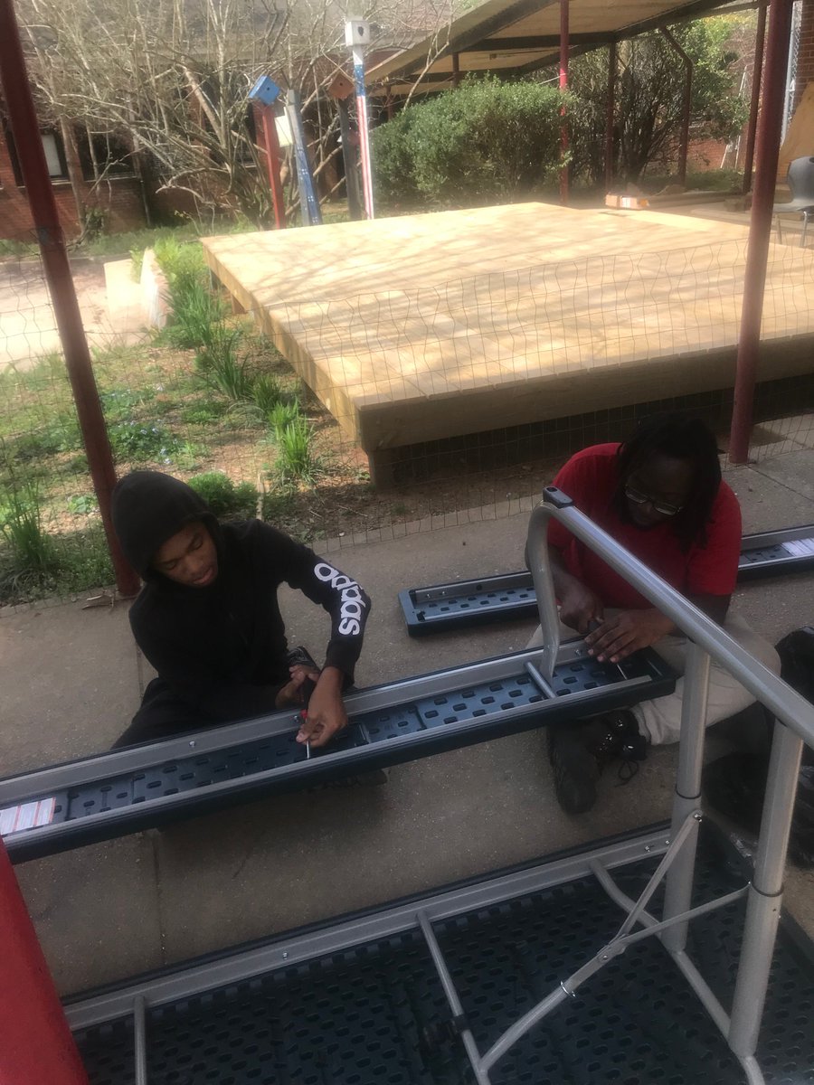 westbroadfm's tweet photo. Service! Community Building and Orange and Green! What more could you ever need?! #WhatsinSeason #WBFM https://t.co/1gizJIa9dn