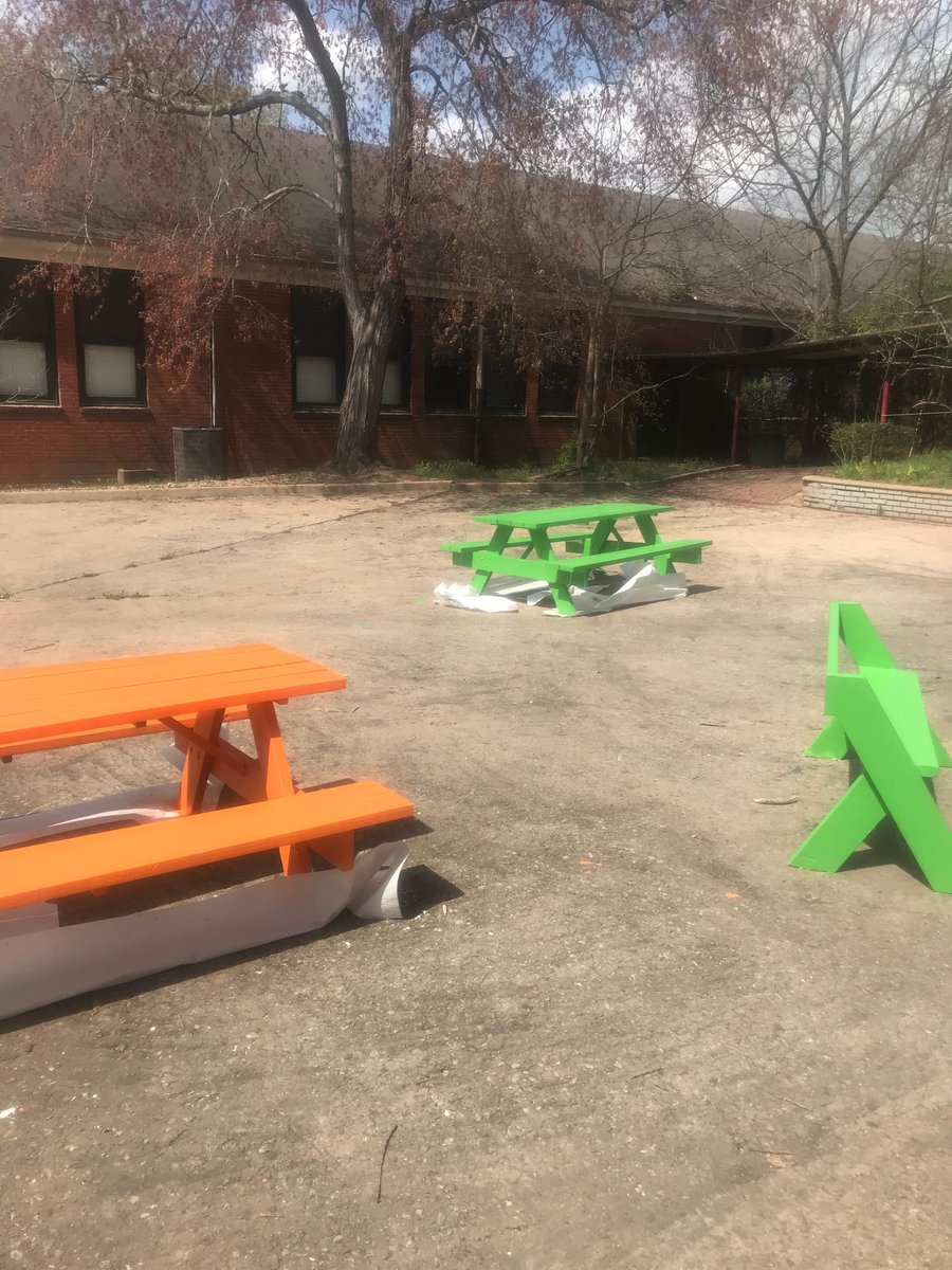 westbroadfm's tweet photo. Service! Community Building and Orange and Green! What more could you ever need?! #WhatsinSeason #WBFM https://t.co/1gizJIa9dn