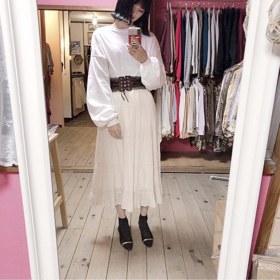 本日もご来店ありがとうございました♥️

明日の入荷は
«スカート»

お店の商品と組み合わせてコーデしてみました！

ぜひ見にいらしてください

#spia #中崎町 #古着屋