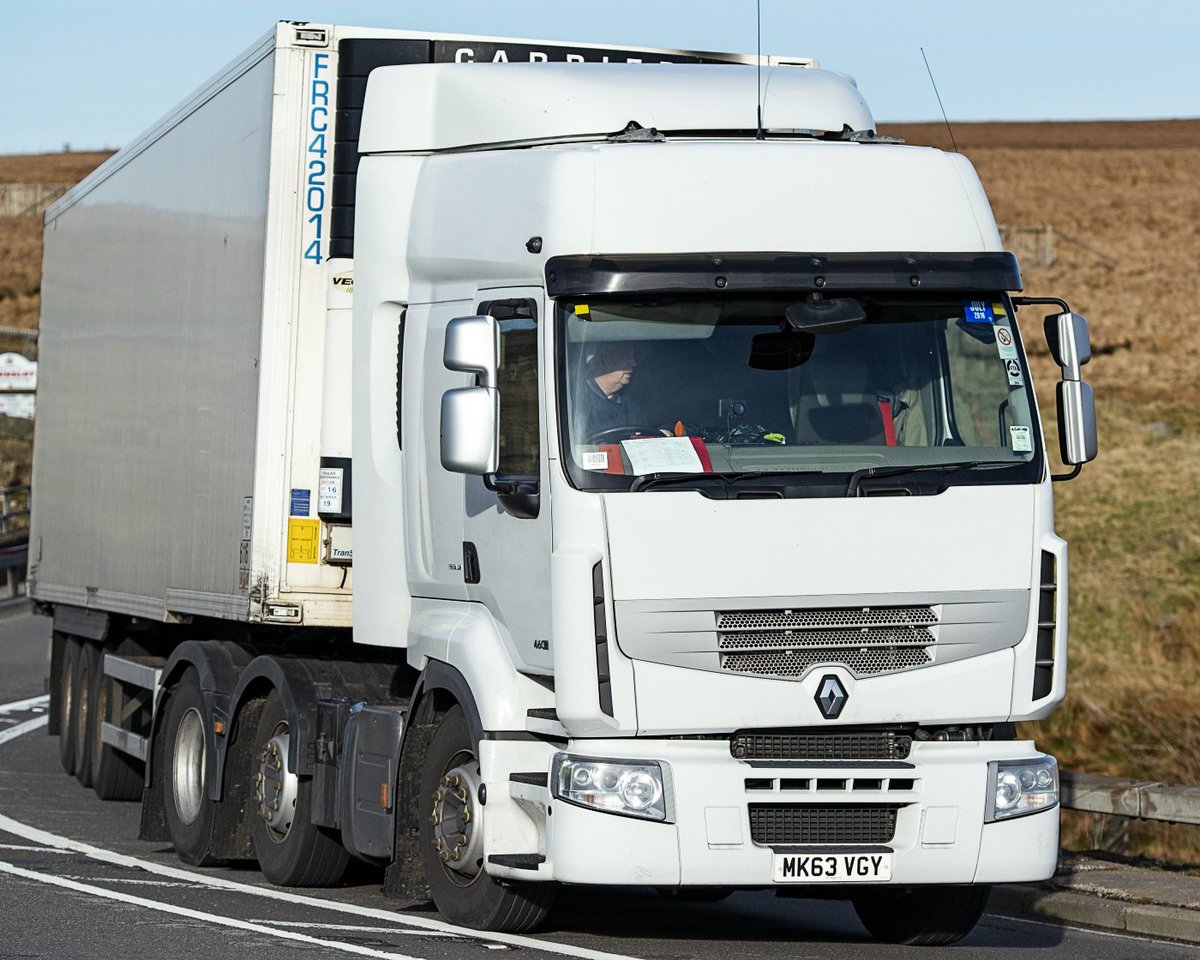 northtrucktales's tweet photo. You gotta lotta front! @RenaultTrucksUK @jdstrucks @PPGOnHighway #renault #carrier #transicold #refrigerated #peakdistrict #TruckDriver https://t.co/G4lqR2Wg3k