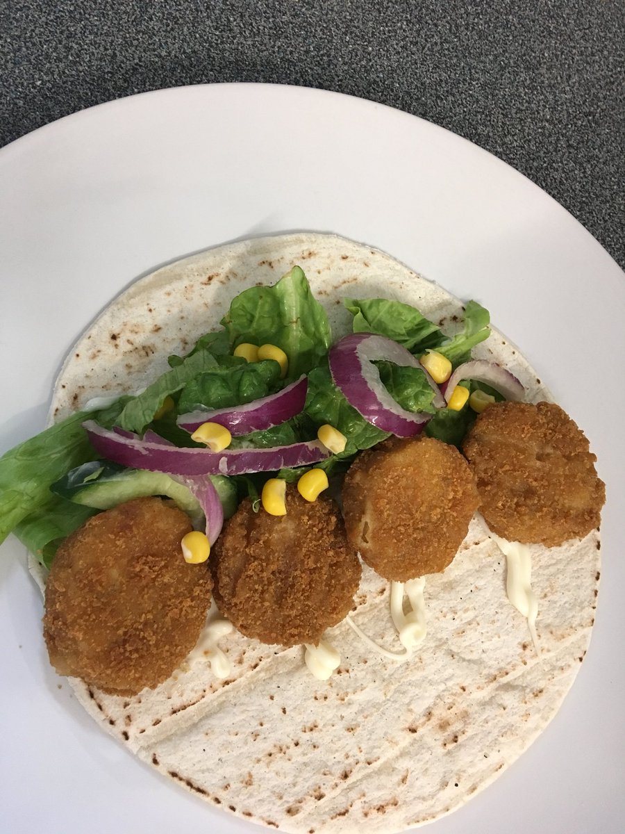 MyFreeFromKitc1's tweet photo. I had GF Old El Paso fajitas the other night and had left over GF wraps that I froze.

Today I literally made some chicken nuggets, added salad and hey presto - Lunch is served.

You can grab your Gluten Free Old El Paso fajita kit from : https://t.co/G2UuRDoYvl https://t.co/5hoiJbzRmK