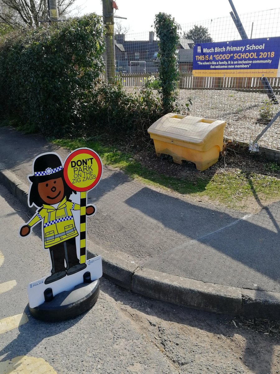 southsidecops's tweet photo. PC Bob has gone to join PC Brenda at Much Birch Primary school @southsidecops @JohnPaulCampion @WMerciaPolice #doublecrewed #drivecarefullybyschools #noparkingonzigzags https://t.co/nX0VlZXFVK