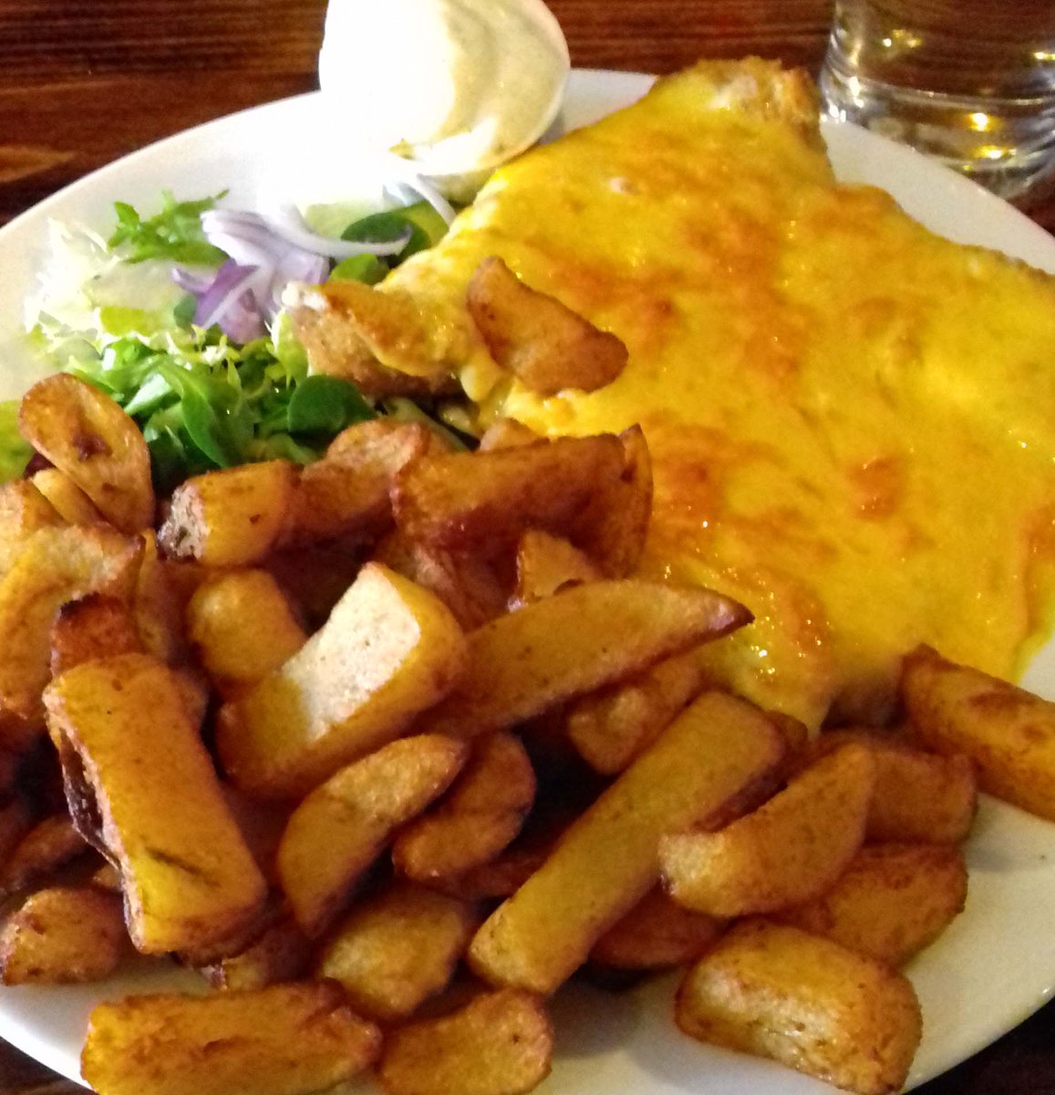 Erimusnews's tweet photo. Lunchtime! Who's feeling hungry? @TheStarMbro does a delicious parmo. 

Review on our website: https://t.co/qVNyNNSlN7 https://t.co/1FScB4g1Dz
