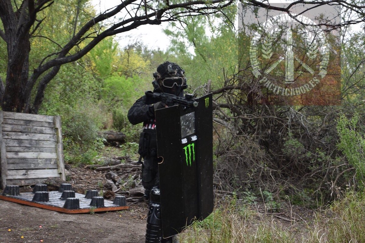 JEVUZMETAL's tweet photo. #Airsoft #domingodebbs #pacificadoresmty #juggernaut #M60 #Shield #M4 https://t.co/MOXLd0jlnu