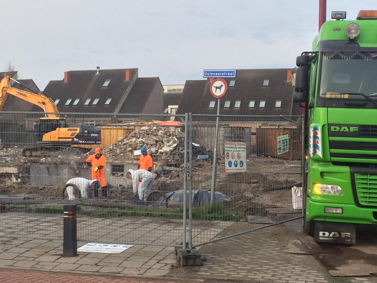 De komende weken voeren wij een bodemsanering uit aan de Ooievaarstraat te Kampen. #CROW400  @engelstaphorst <a href="/wenau/">Wendy Wing Yee Au</a>