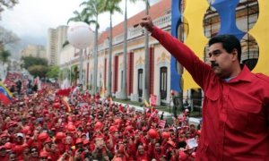 DiazCanelB's tweet photo. El pueblo venezolano defiende dignamente la soberanía y la paz ante el golpe de Estado eléctrico en desarrollo. Los revolucionarios y patriotas bolivarianos defienden la paz en cada esquina, parroquia, municipio, avenida, comunidad y barrio. #VenezuelaNoSeRinde #SomosCuba 🇻🇪🇨🇺 https://t.co/Z64Wju2L9o