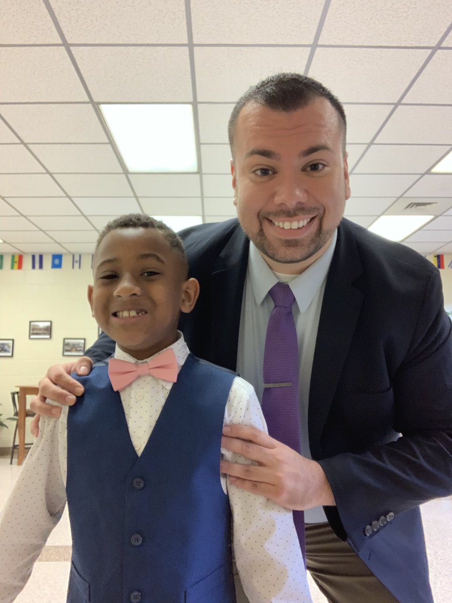 GHernandezJr's tweet photo. What a gentleman! EJ is dressed to impress for his future career! @CoachJas321 @EEMillerElem #MakeAChoiceWeek #CollegeAndCareerReadyBulldogs @CumberlandCoSch https://t.co/rNUsUU9BRF