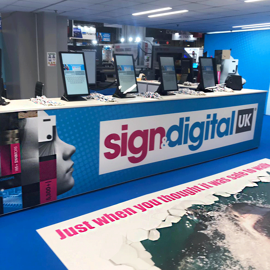 team_tecna's tweet photo. At Sign and Digital UK 2019, experience T3 as soon as you arrive! And just a short walk down the main aisle, you’ll find us at stand F46 😊
#t3systems #tecna #tecnauk #tradeshow #tradeshowexhibitor #tradeshowdesign #expodesign #expo #expodisplay #sduk19 #sduk https://t.co/u6XKX23Hfw