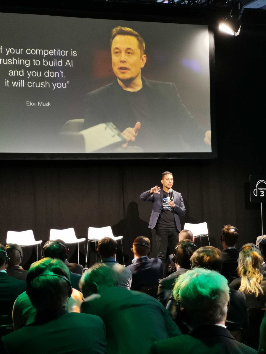 JulieWiseOwl's tweet image. Brian Bell, Director of Engineering @DataRobot speaking today @SAP #futureofwork event #Copenhagen @SAPDanmark #ExecutiveDX  #Productivity #automation #machinelearning