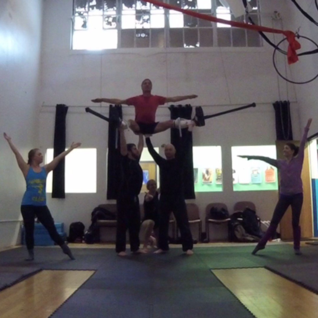 Featacrobatics's tweet photo. Some more #acrostilting fun! This time with a little more height! If you've been following our lifting posts this one would be considered #challengemode

#workingonourlifts  #watchoutforthelegs #acrobalance #stilts https://t.co/mqfe3y1J50
