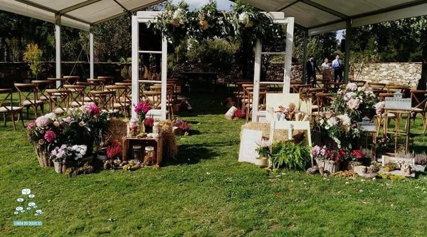 En este comienzo de primavera tan extraño, qué estación os evoca este decorado?
#fincasbodas #bodasGalicia #bodasconencanto #tequierescasarconmigo #ValdosSoños #noscasamos