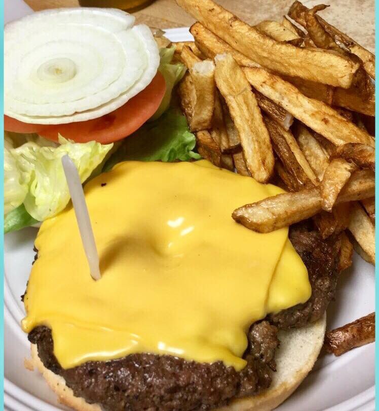 thegreaserack's tweet photo. WEDNESDAY: Hamburgers & cheeseburgers for $6.50, includes fries. 4:30-8:45
(Dine in only, while supplies last)
#letusfixdinner #pleaseshare #bestburger #wednesday https://t.co/2RqhUClpSk