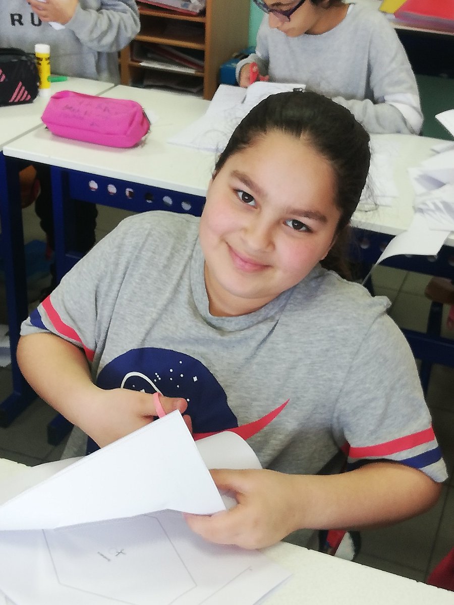 DrCyNehmeh's tweet photo. #jwst #nasaWebb.  #astrophysics #arabicjwst. 
#menajswt At lycee Verdun #beirut with #DrCy #DrCyrineNehmé we  build our own James Webb Space Telescope.  students excited about #space
@Lycee_verdun 
#makeyourownjwst #builtmeajwst #makemyowntelescope https://t.co/XssxdKL4Ff