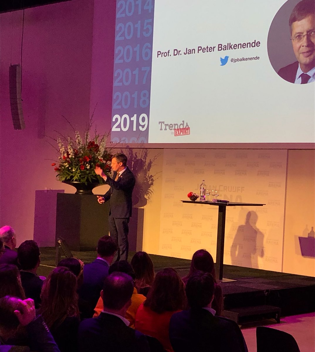 TrendsInExport's tweet photo. Keynote speech van Jan Peter Balkenende: het belang van de EU is nog steeds groot! #trendsinexport #TIE2019 @evofenedex @atradiusNL https://t.co/dY912gKsMN