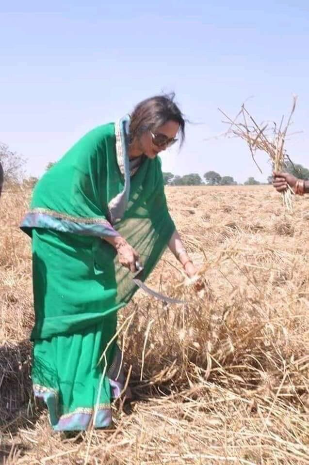 praveengagan's tweet photo. Happy to see Indian farmers are becoming rich. @ArvindKejriwal @narendramodi @RahulGandhi @DrKumarVishwas @MamataOfficial @ncbn @yadavtejashwi @smritiirani @LambaAlka @ReallySwara @SanjayAzadSln @dreamgirlhema https://t.co/OY1nUjYFQU