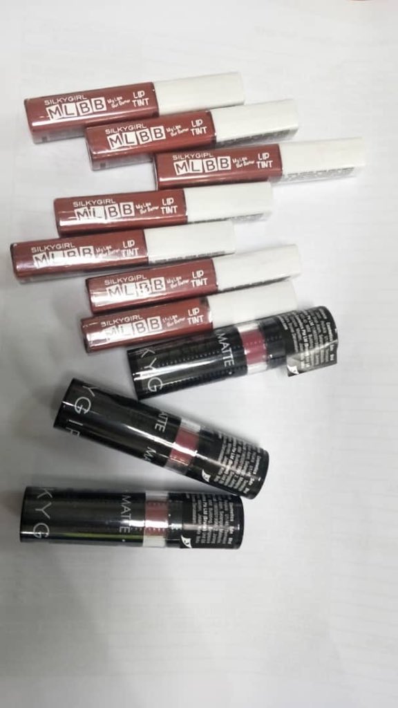 careerfair2018's tweet photo. *[ SILKYGIRL 💄 GIVEAWAY!]* 

We are going to give out our fabulous prize — free *SILKYGIRL MLBB Lip Tint* and *SILKYGIRL Go Matte Lipcolor* ❗️Eager to be the one to get this fabulous prize from us? 

Do👍our page to get more info!

#careerfairump2019
#U2I
#Dare2Dream_Flight2Fly https://t.co/XiGzbWh5r8