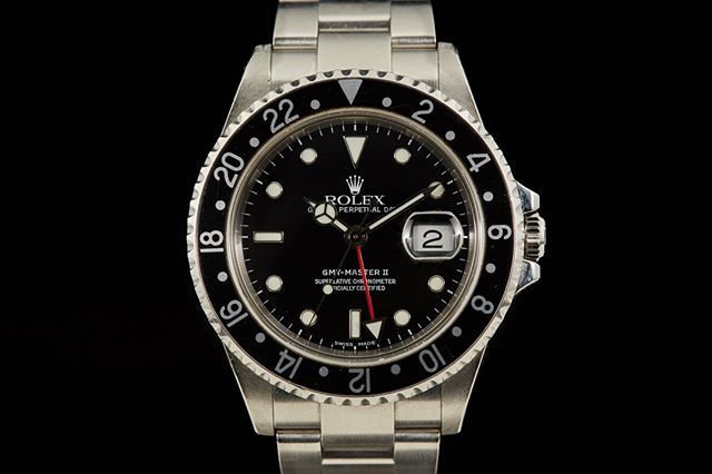 analogshift's tweet photo. Out of the entire Rolex model line, the GMT Master is definitely our favorite at A/S. What's yours?
.
.
.
.
#rolex #vintagerolex #gmt #gmtmaster #flight #panam #pilot #pepsibezel #womw #nyc #lighting #photography #watchpassion #watchfam #watchmania #watchaddict #men… https://t.co/kF9jaCFrQt