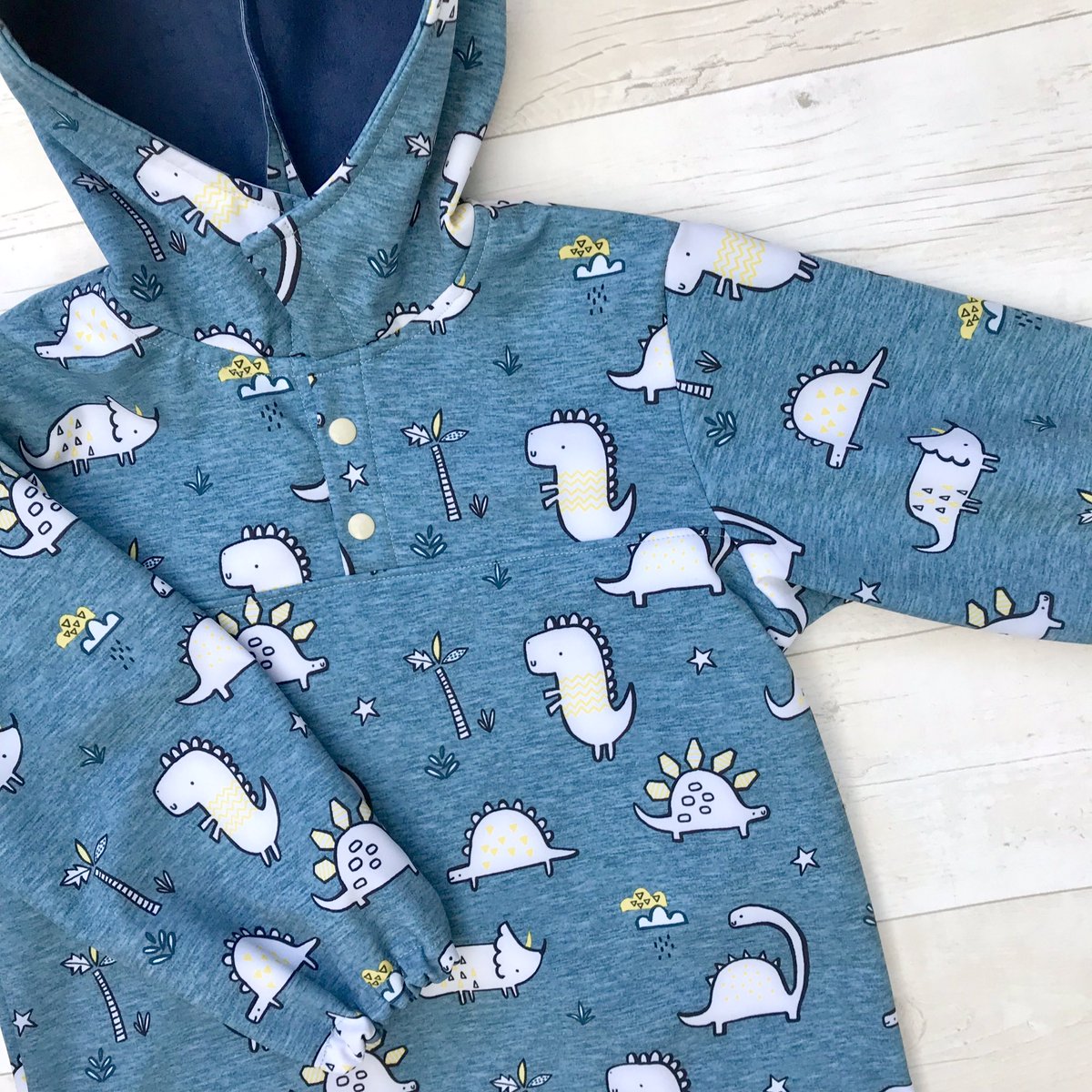 BampiAndBoo's tweet photo. Thank you @CaboodleT for sending me this gorgeous #softshell fabric. Charlie loves his new #anorak 🌧 
https://t.co/DCnrnFMgXG #waterprooffabric #ukfabricsuppliers #raincoat #handmadeintheuk #etsyselleruk #wahm https://t.co/hcUNwZMl4a