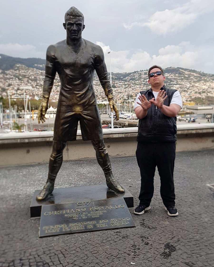 ExtremophileCru's tweet photo. Zitat (Christiano Ronaldo): "Ich werde die Welt nicht verändern. Du wirst die Welt nicht verändern. Aber wir können dabei helfen - wir alle können helfen." 🌍 #IROEMC #ontour 📸: Mark B. https://t.co/ilCwvrMb8T