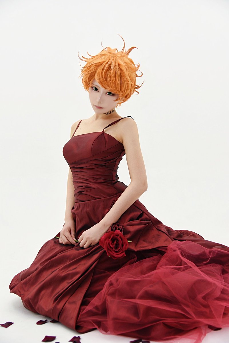 ヒカル ノエル シルヴァ癒し 深紅のドレスを着たエマ 大人っぽくて最高です