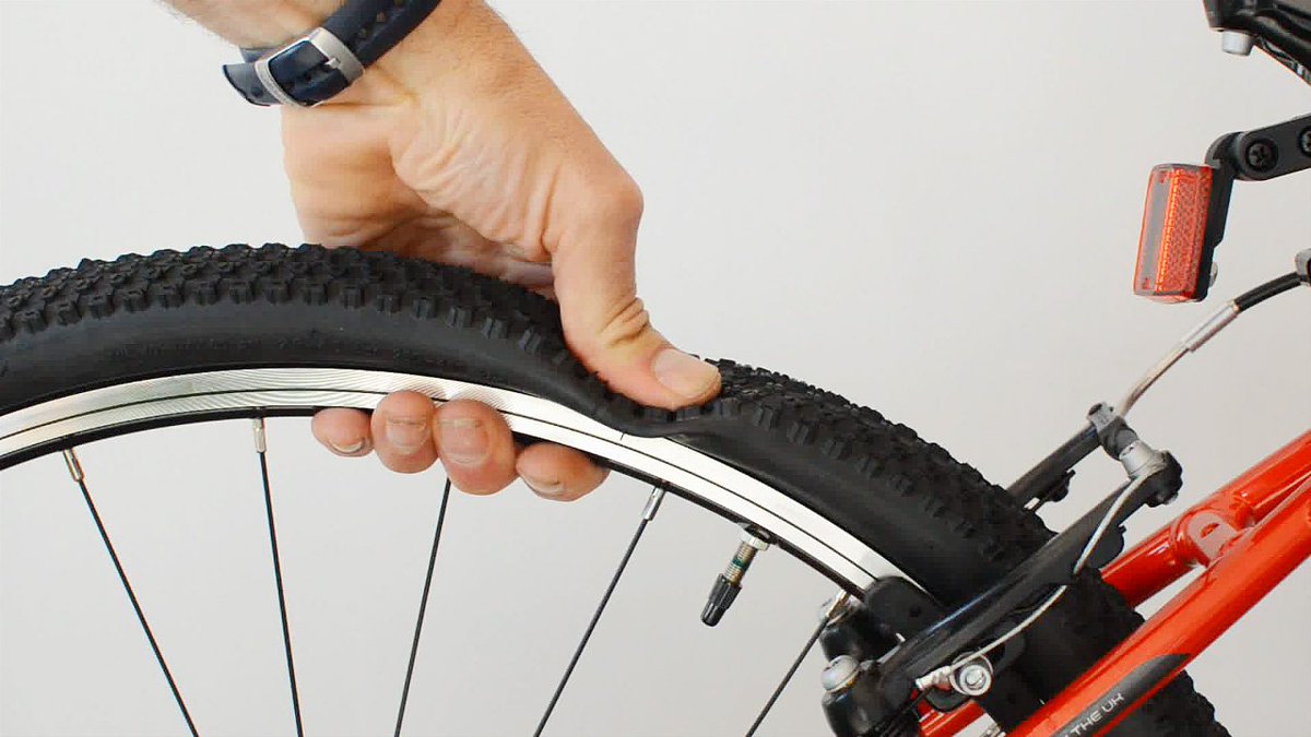 If you're dusting down your bike after a winter spent in hibernation, make sure you follow our handy 11 step 'M check' before heading out for a #spring #cycle! 🚴🌷

sustrans.org.uk/what-you-can-d…