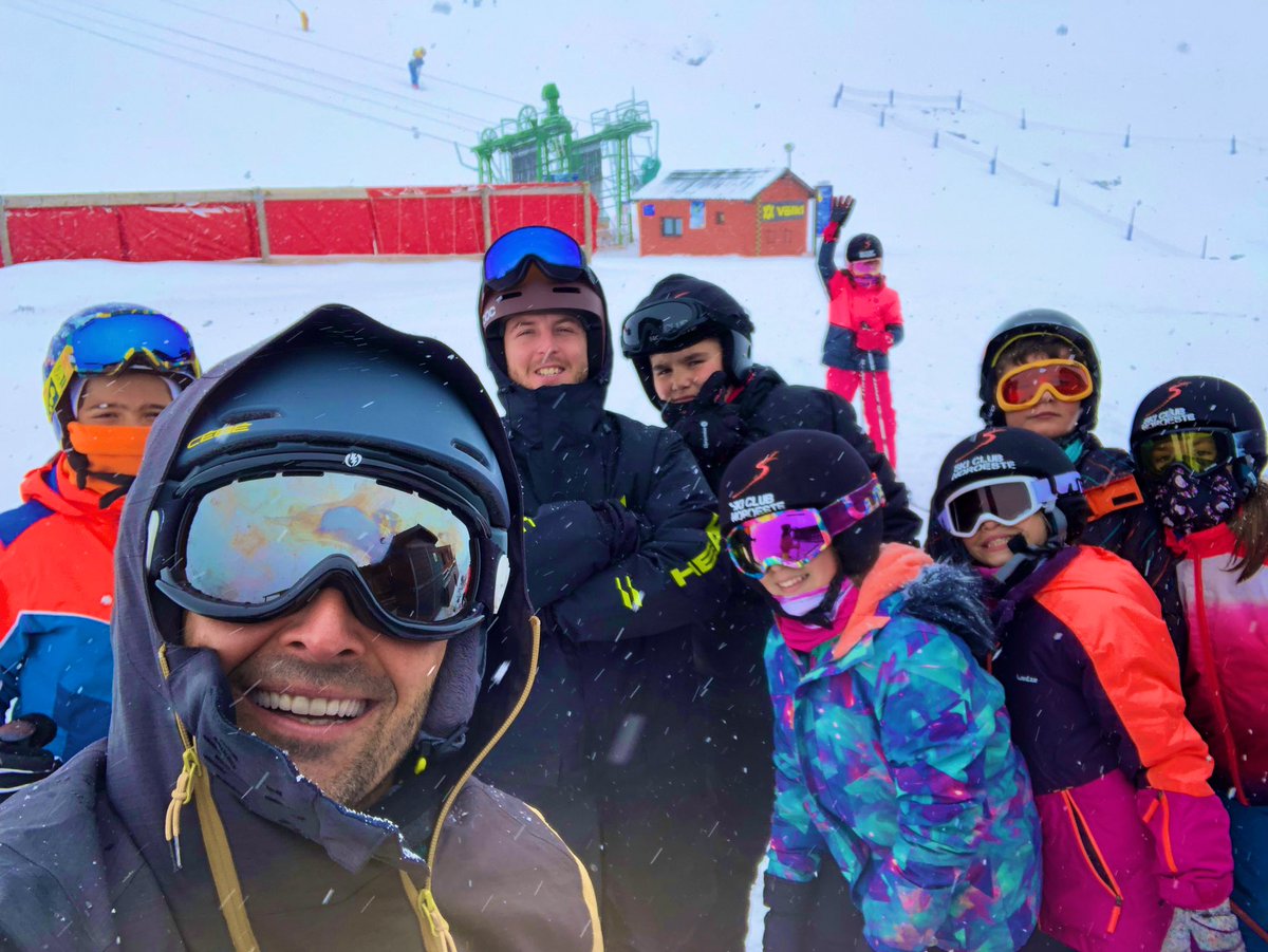 asier_fer's tweet photo. Vaya regalo de día!!👌🏾y de cumpleaños⛷❄️🎁en buena compañía GRACIAS GRACIAS GRACIAS @nazaretoporto @NAZARETSANBLAS @albertvergara4 @ElenaAlvarAguil @laura__rivers https://t.co/e2QW91Kfq6