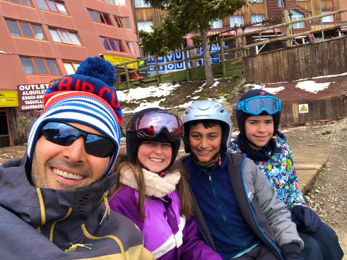 asier_fer's tweet photo. Vaya regalo de día!!👌🏾y de cumpleaños⛷❄️🎁en buena compañía GRACIAS GRACIAS GRACIAS @nazaretoporto @NAZARETSANBLAS @albertvergara4 @ElenaAlvarAguil @laura__rivers https://t.co/e2QW91Kfq6