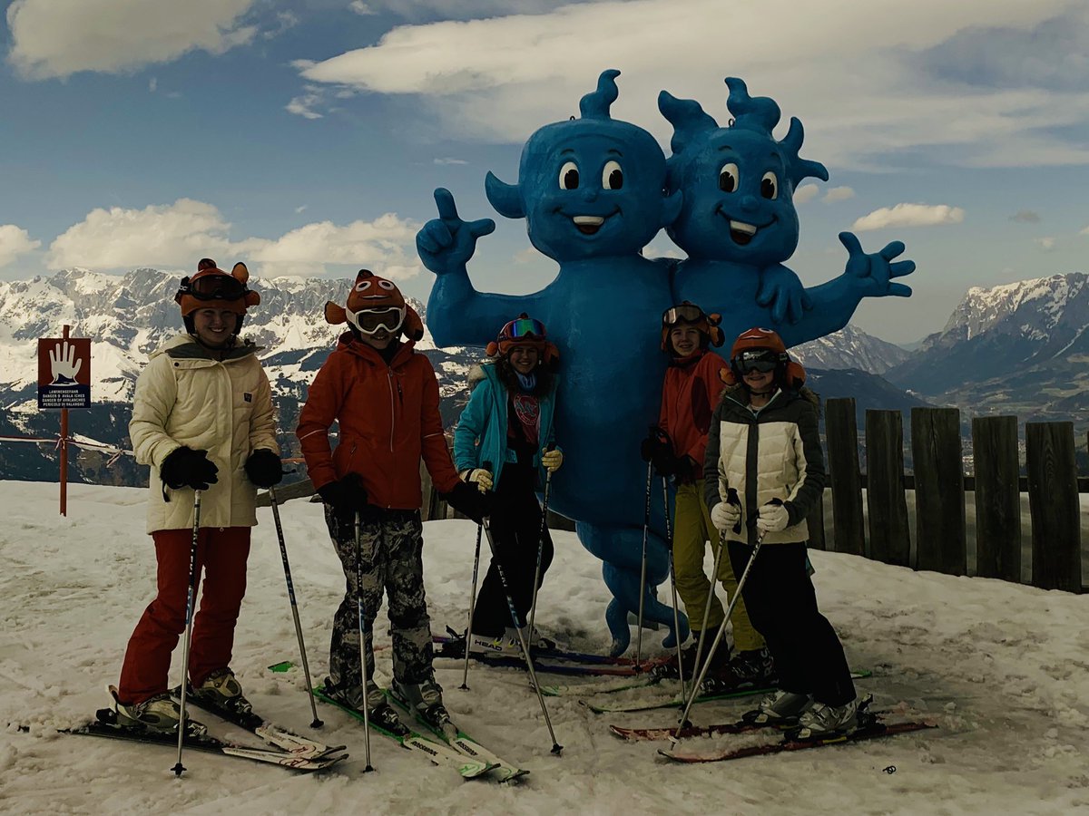 NotreDame_Trips's tweet image. #nemos hanging around with our ghostly friends! 😜