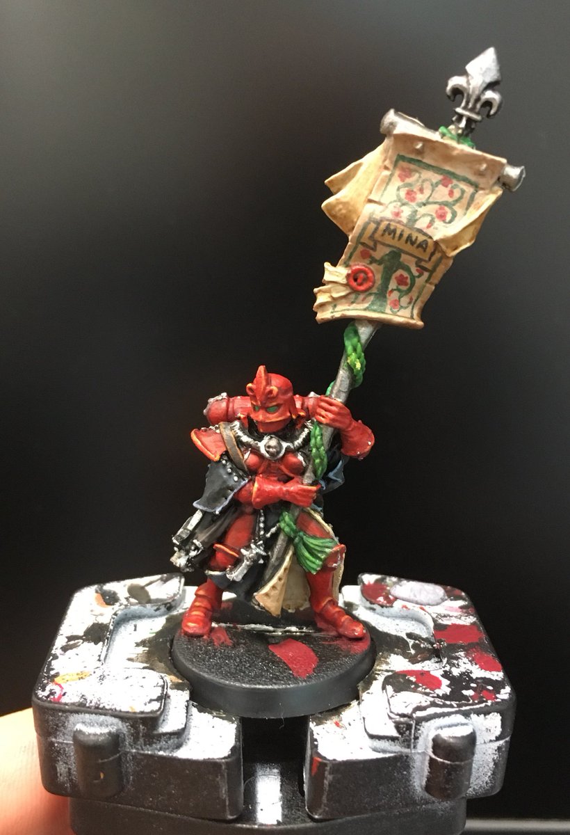 OfficePainter's tweet image. #wip- Banner-Bearer. Just her lenses, minor detail and base to do. Then she can join the rest of her order... #wipwednesday #warmongers #warhammer #paintingwarhammer #warhammer40k #paintingminiatures