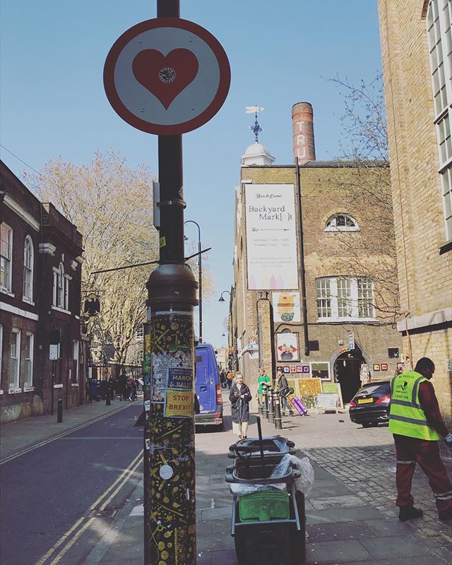 Re_cycle_Style's tweet photo. Here is another New tragic sign !!❤️🧡💛💛💚#bricklane #heart#love#sign#traffic #glafitti#streetart#london#ロンドン#ストリートアート#ブリックレーン#グラフィティー https://t.co/Z76RkuCJG3 https://t.co/kKhEP3LYYW