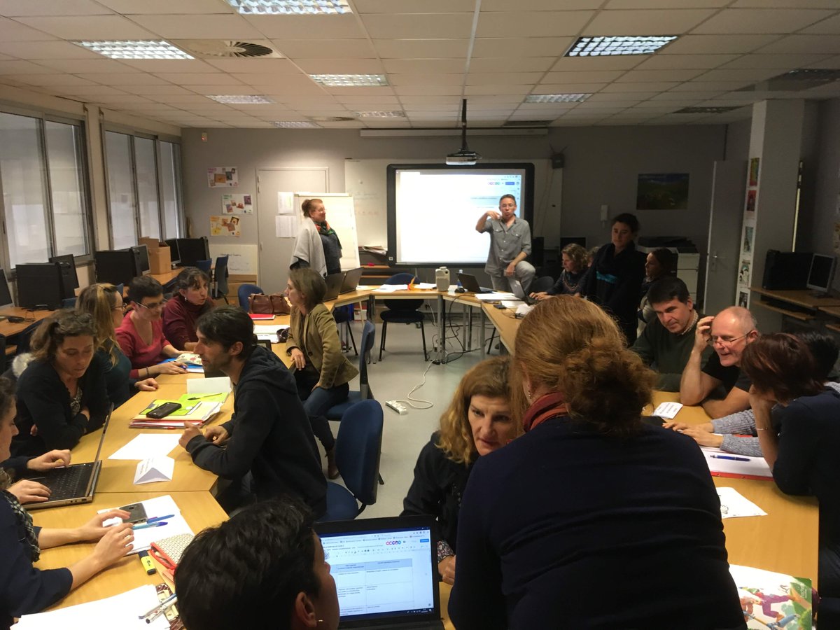 CPC_HG13's tweet photo. Formation pédagogique sur la résolution problème au cycle 2 sur la circo de Saint Gaudens. Session de travail collaboratif autour des aides à apporter. On échange, on se forme, on avance pour la réussite de tous les élèves.
@VillaniCedric, @DSDEN31 @actoulouse https://t.co/Ey2bAmQjpl